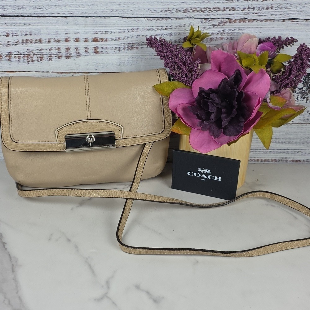 COACH KRISTIN SHOULDER BAG BEIGE CREAM  CROSSBODY‎ SMALL PURSE GUC - Picture 3 of 13